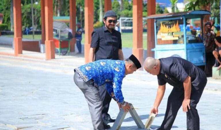 Sidak Komisi III DPRD Sungai Penuh Meninjau Jalan Depan Gedung Nasional