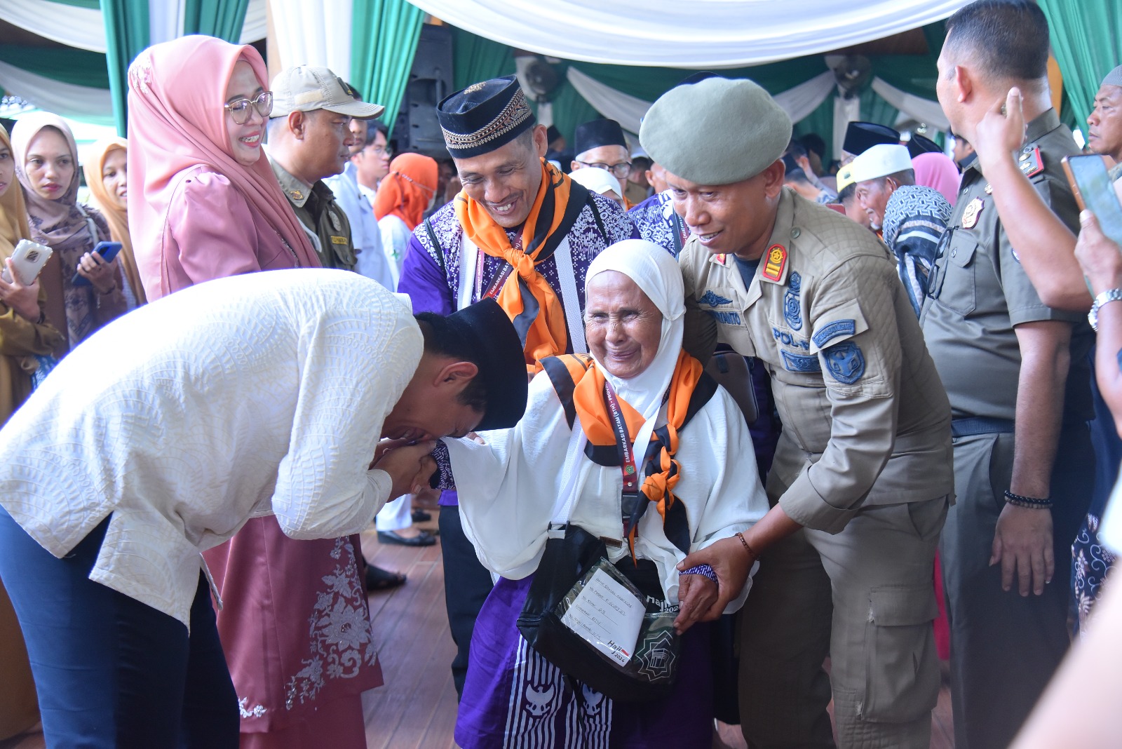 Bupati Btang Hari Padhil Arief Lepas 175 Calon Jema,ah Haji Tahun 2024